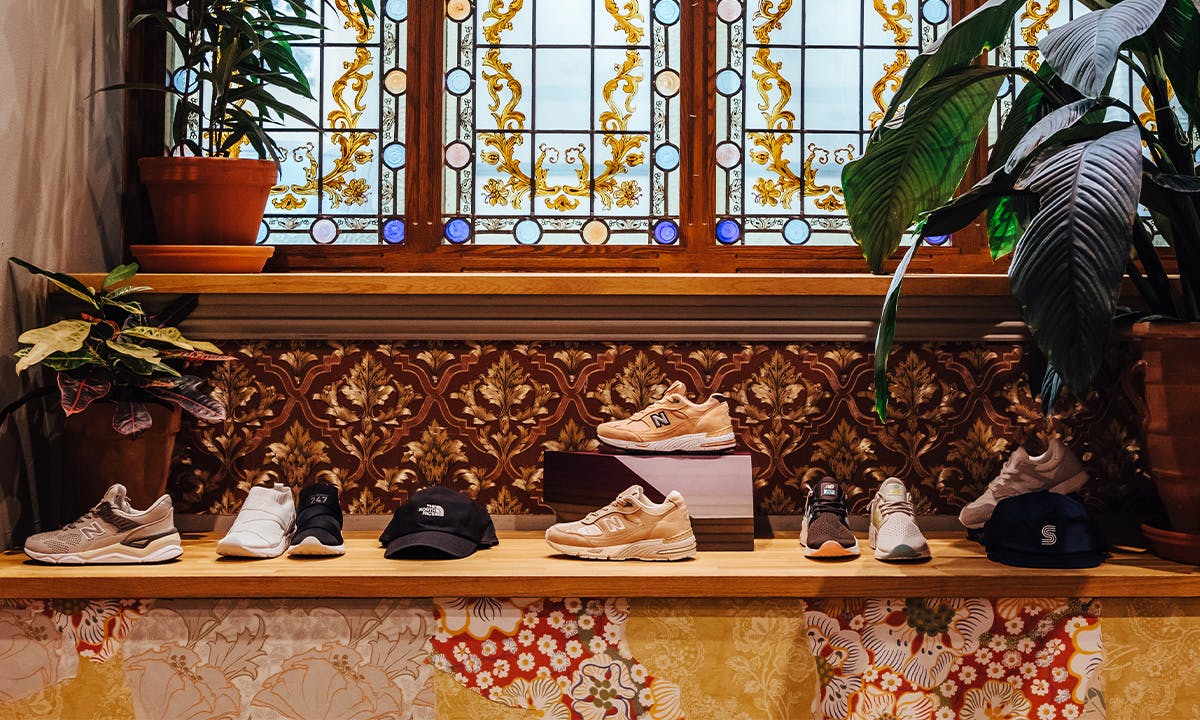 sneaker winkel in de buurt